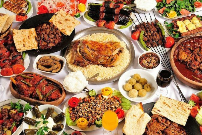 خوردن غذاهای خوشمزه در سفر ب تورکیه 1402
