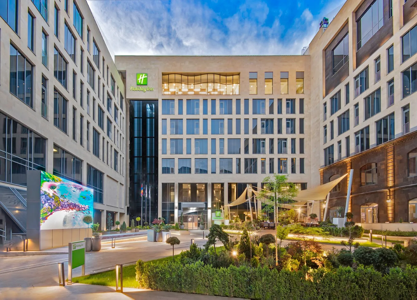 HOLIDAY INN REPUBLIC SQUARE