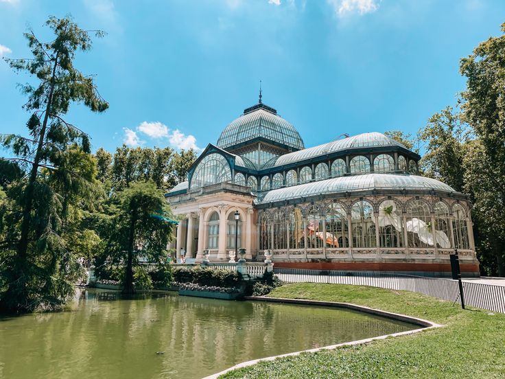 زیبایی‌های طبیعی و شاهکارهای معماری در دل پارک